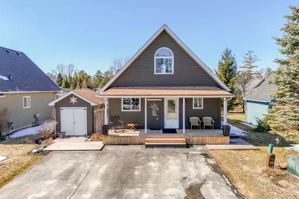 42 Madawaska TRL, Wasaga Beach, ON L9Z 1X7