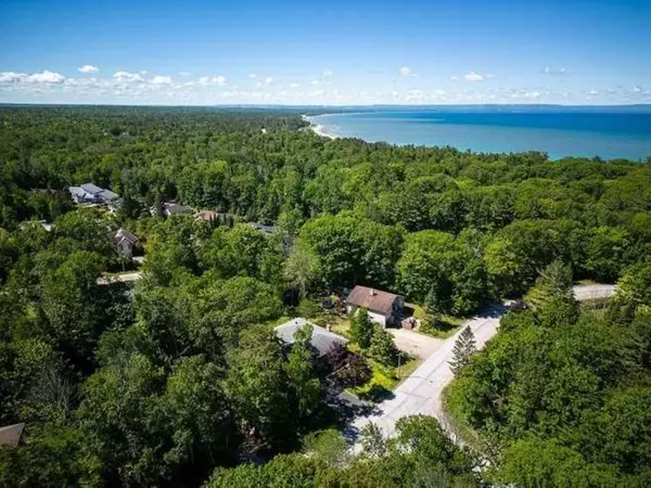 13 Sunward DR, Wasaga Beach, ON L9Z 1B3
