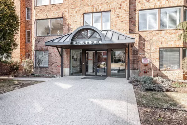 Stratford, ON N5A 7S3,30 Front ST #203