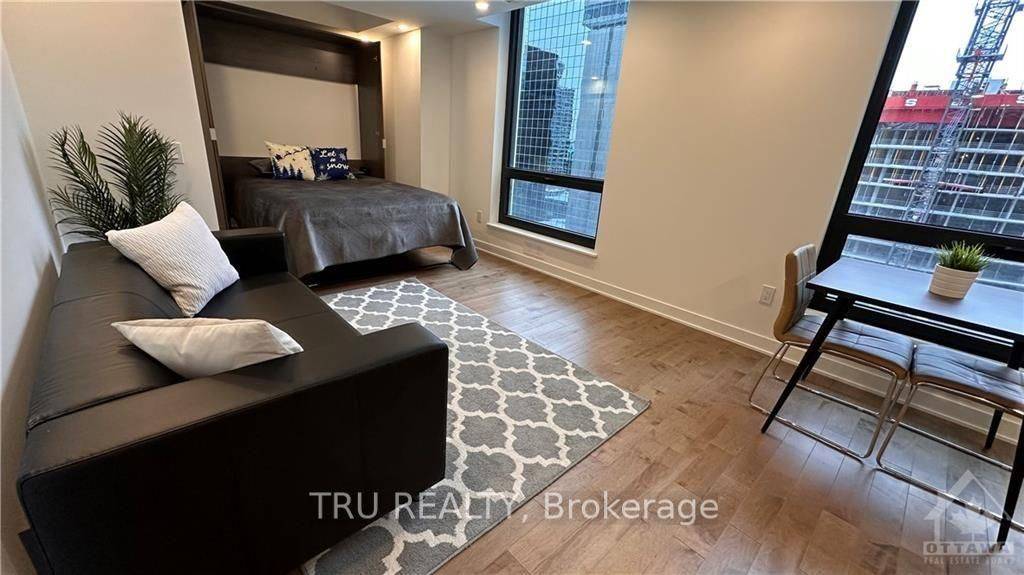 Ottawa Centre, ON K1R 0G1,340 QUEEN ST #1408