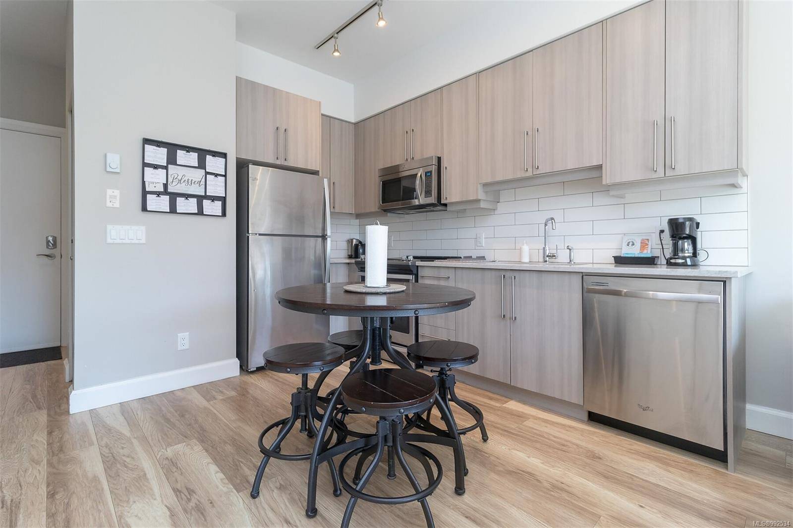Victoria, BC V8W 1N5,595 Pandora Ave #210