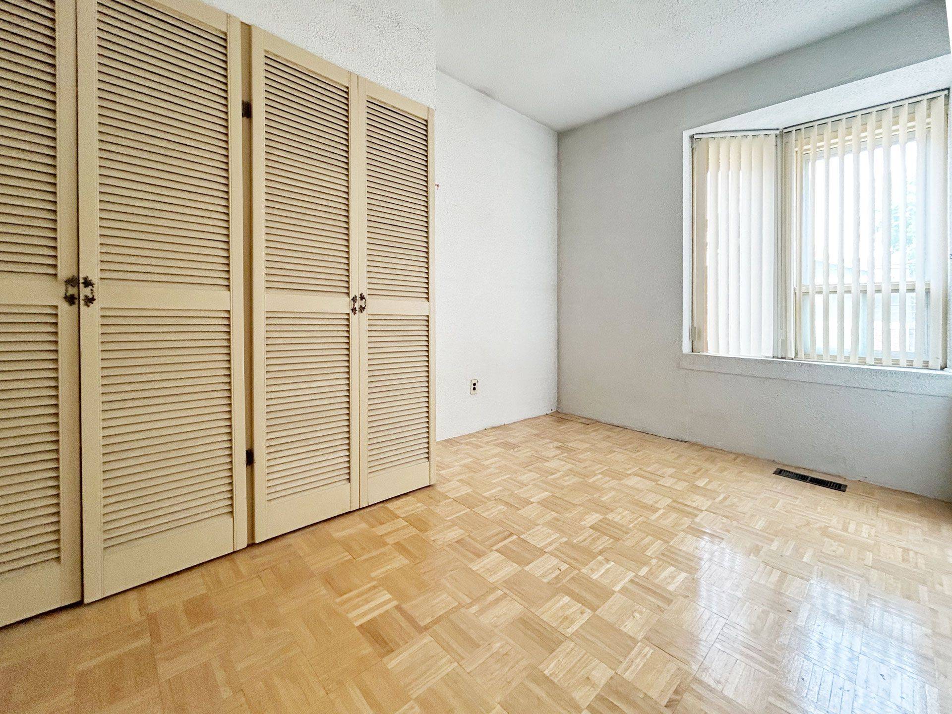 Toronto E01, ON M4L 1Y8,1313 Gerrard ST