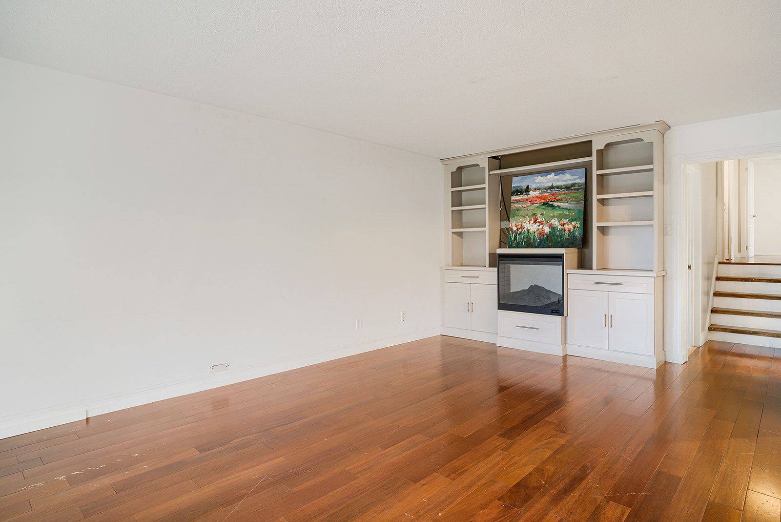 Markham, ON L3T 3T3,1 Silver Aspen DR E