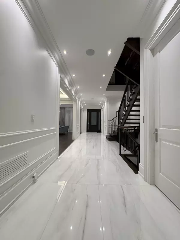 Toronto C12, ON M2P 1W3,42 Foursome CRES