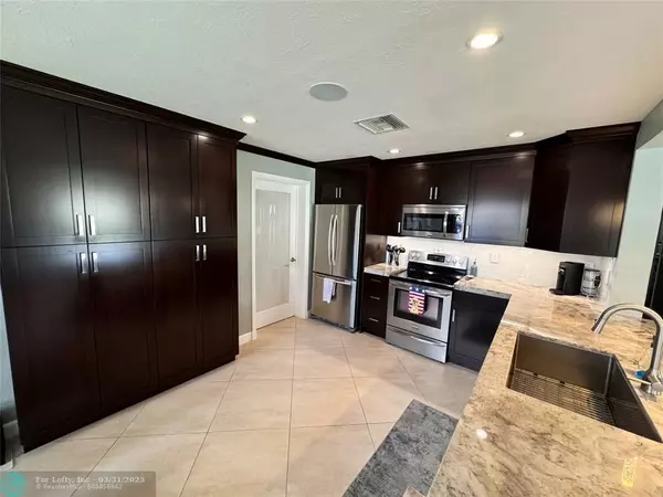 Davie, FL 33328,3665 W Bell Dr #44