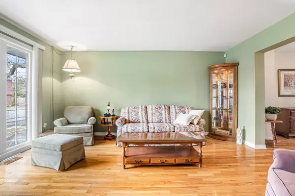 Mooneys Bay - Carleton Heights And Area, ON K2C 3M7,654 Trelawny Private N/A