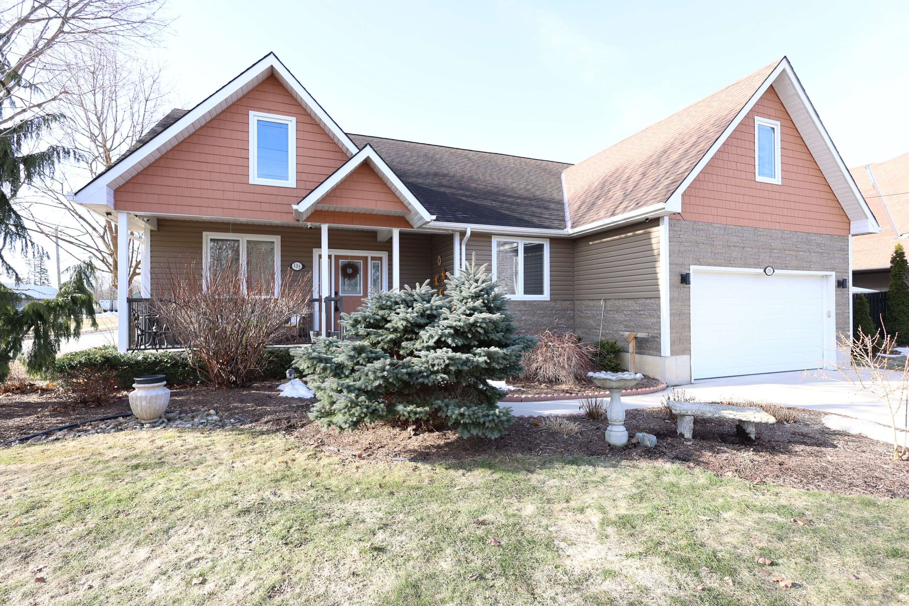 135 MILL ST, North Middlesex, ON N0M 1P0