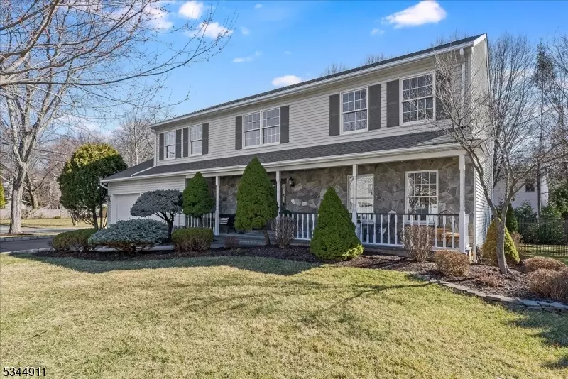 Hillsdale Boro, NJ 07642,332 Evergreen St