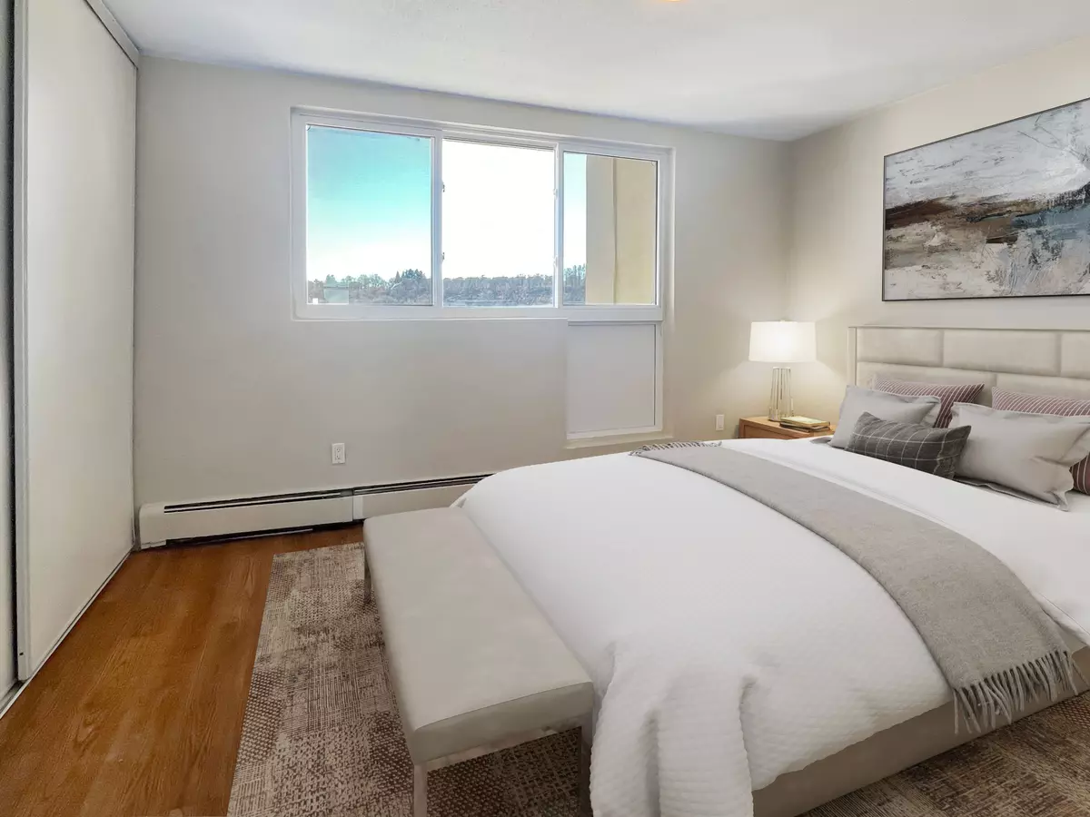 Hamilton, ON L8K 5N2,350 Quigley RD #810