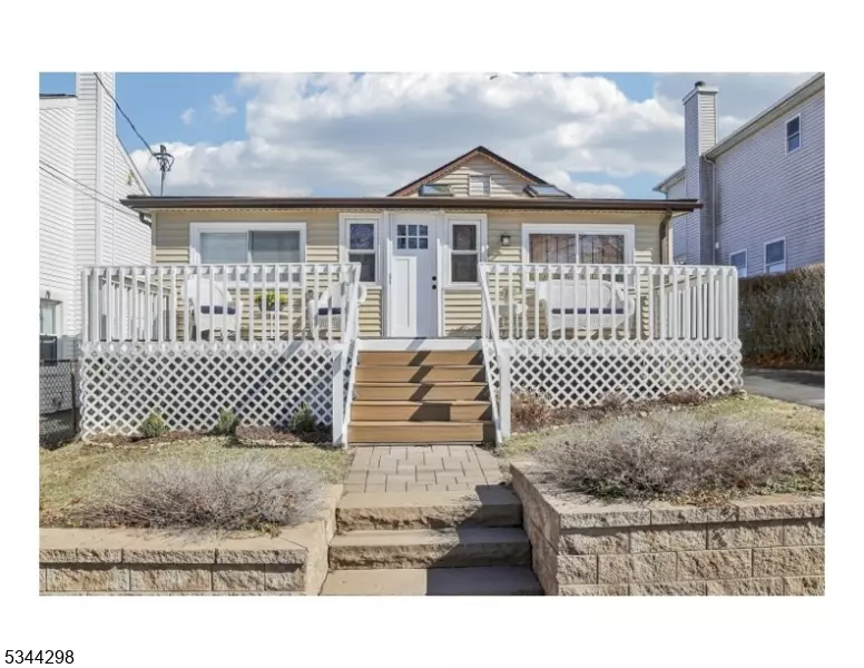 28 Willow St, Mount Arlington Boro, NJ 07856
