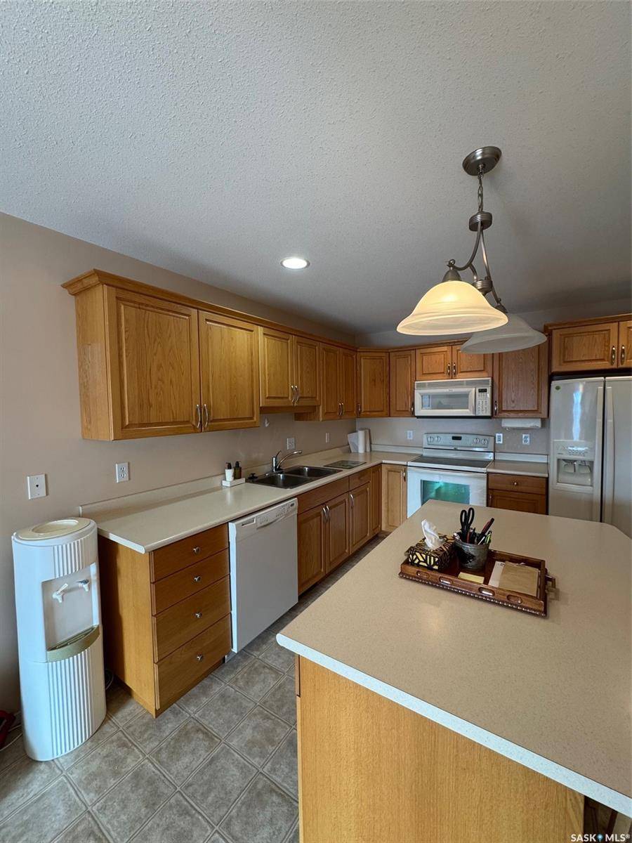 North Battleford, SK S9A 3Y3,10302 Henderson DRIVE #D
