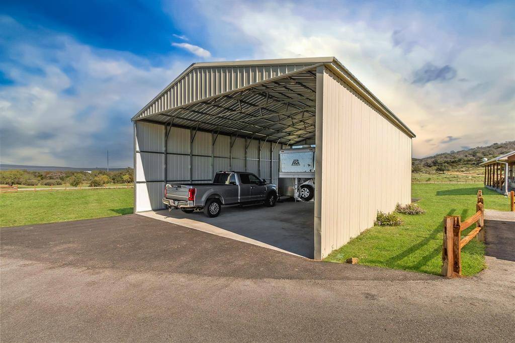 Kingsland, TX 78639,800 Quarter Horse Circle
