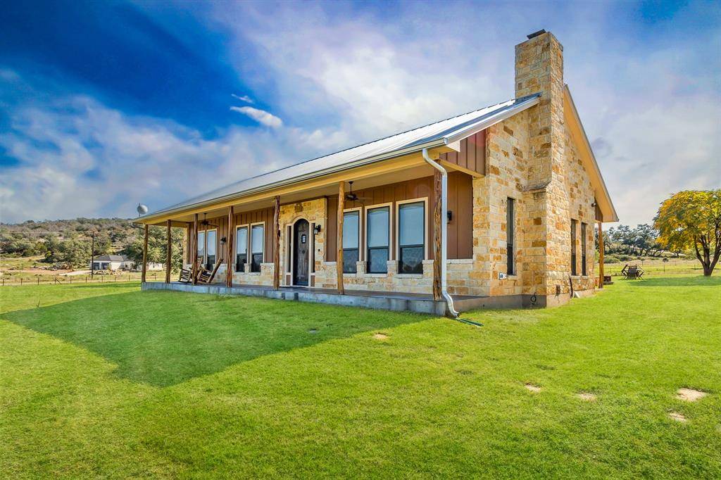 Kingsland, TX 78639,800 Quarter Horse Circle
