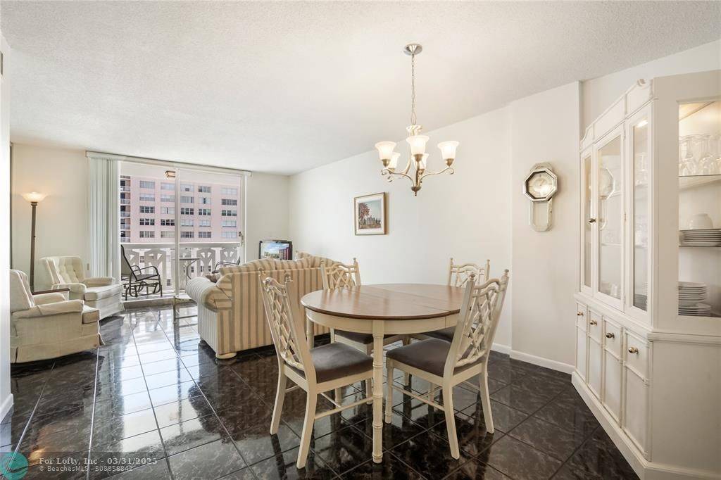 Hallandale Beach, FL 33009,3113 S Ocean Dr  #1008