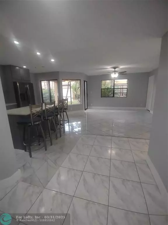 Coral Springs, FL 33071,8467 Shadow Ct #4-6