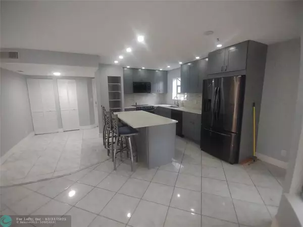 Coral Springs, FL 33071,8467 Shadow Ct #4-6