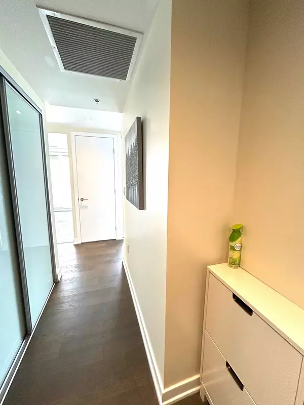 Ottawa Centre, ON K1P 0C8,199 Slater ST #2109