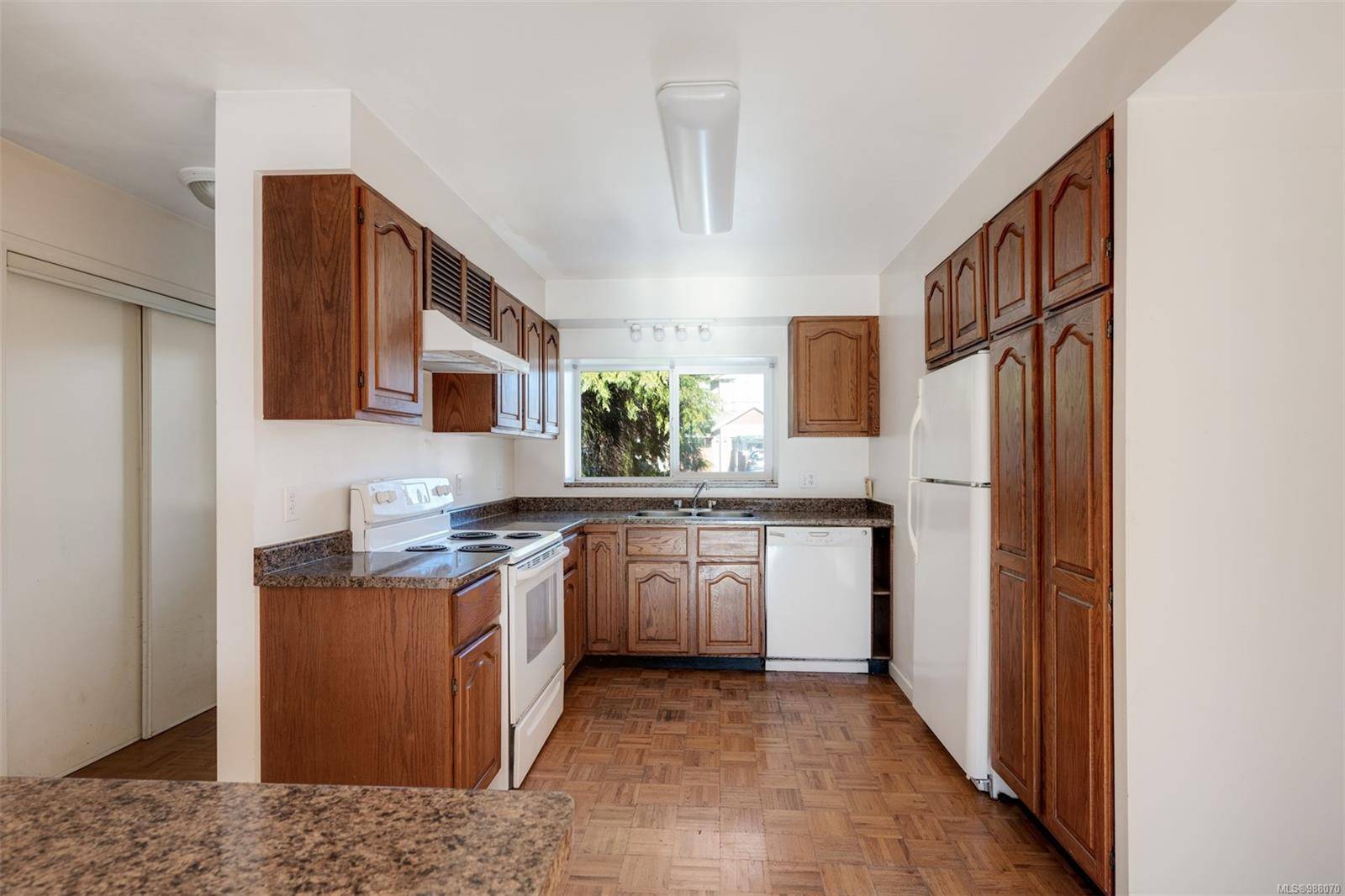Saanich, BC V8Z 2R4,741 Violet Ave