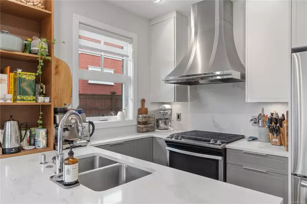 Victoria, BC V8R 1B8,1765 Oak Bay Ave #101