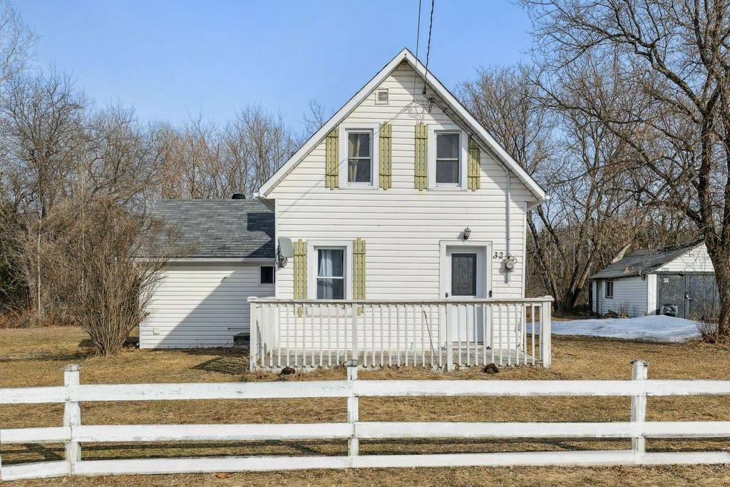 32 Main ST, Laurentian Hills, ON K0J 1J0