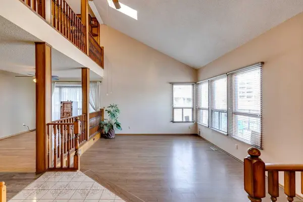 Calgary, AB T2E 7V2,27 Mchugh RD NE