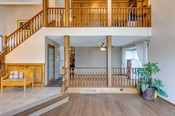 Calgary, AB T2E 7V2,27 Mchugh RD NE