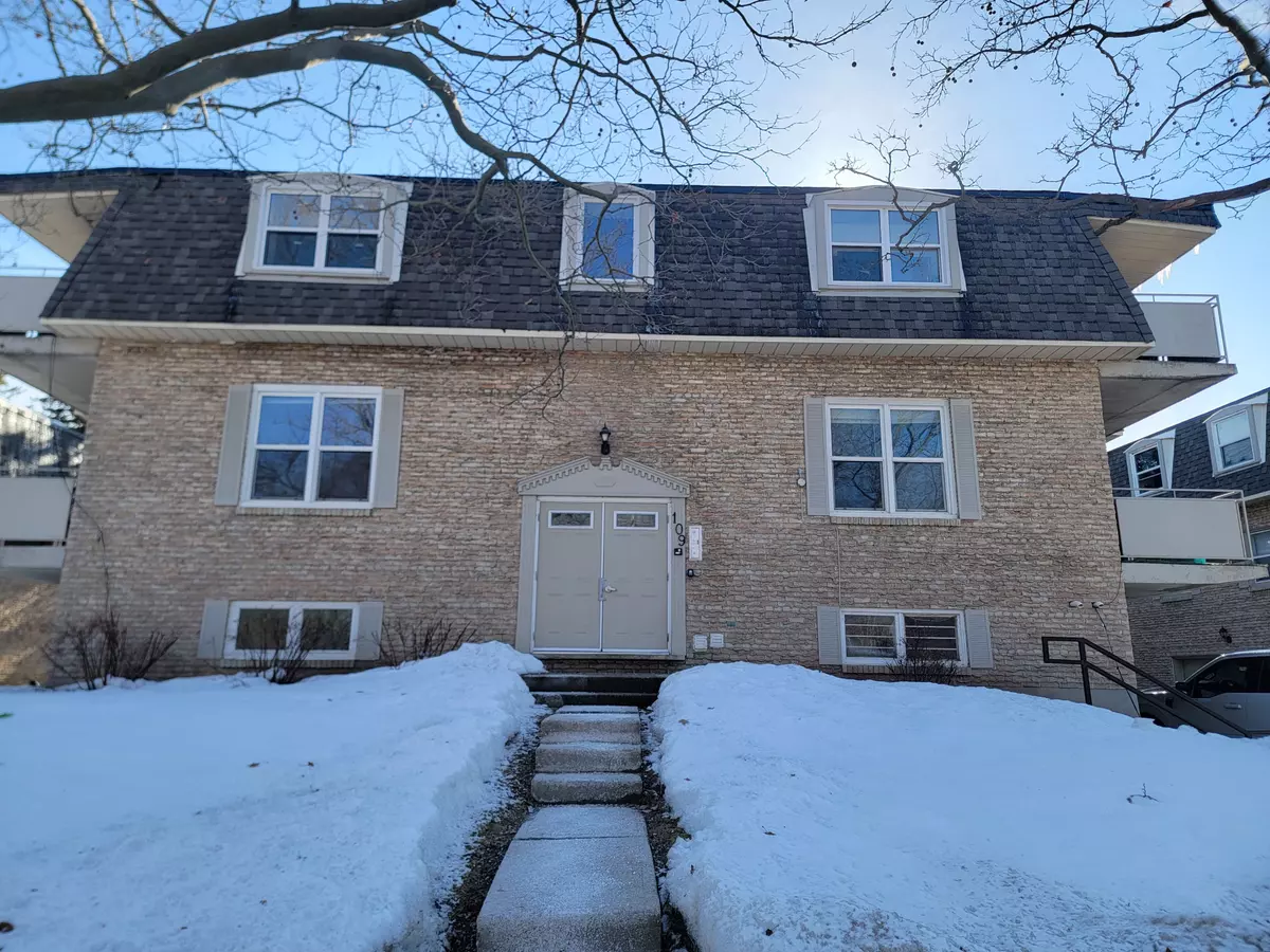Waterloo, ON N2L 2R3,109 Westmount RD N #4