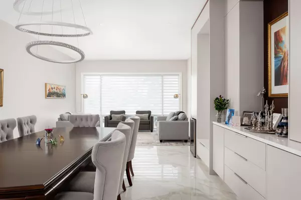 Toronto C04, ON M6B 1M9,313 Hillhurst BLVD