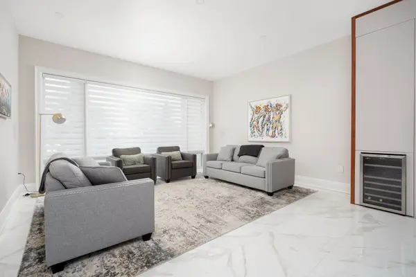 Toronto C04, ON M6B 1M9,313 Hillhurst BLVD