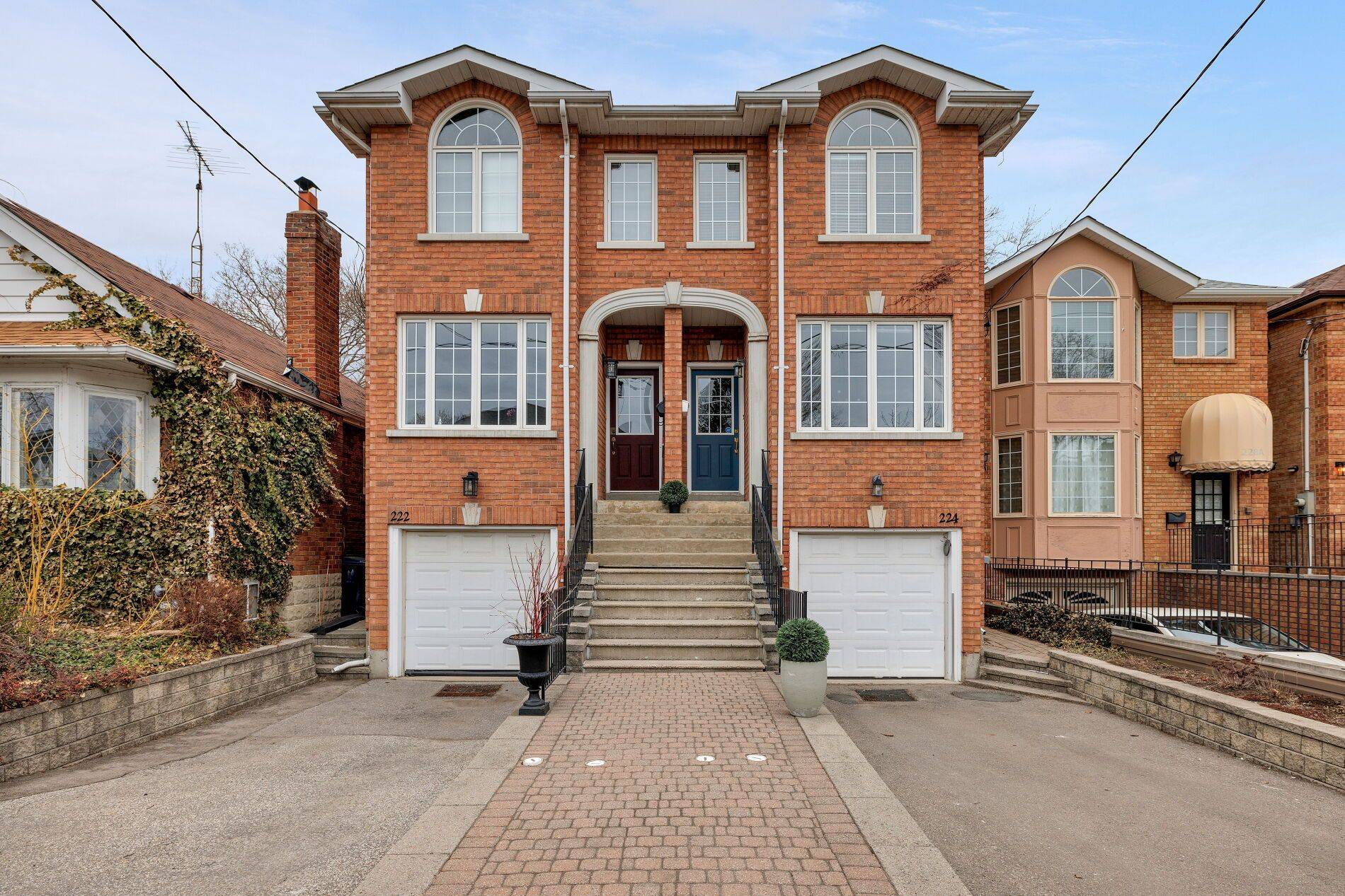 Toronto E03, ON M4J 2J1,224 Floyd AVE