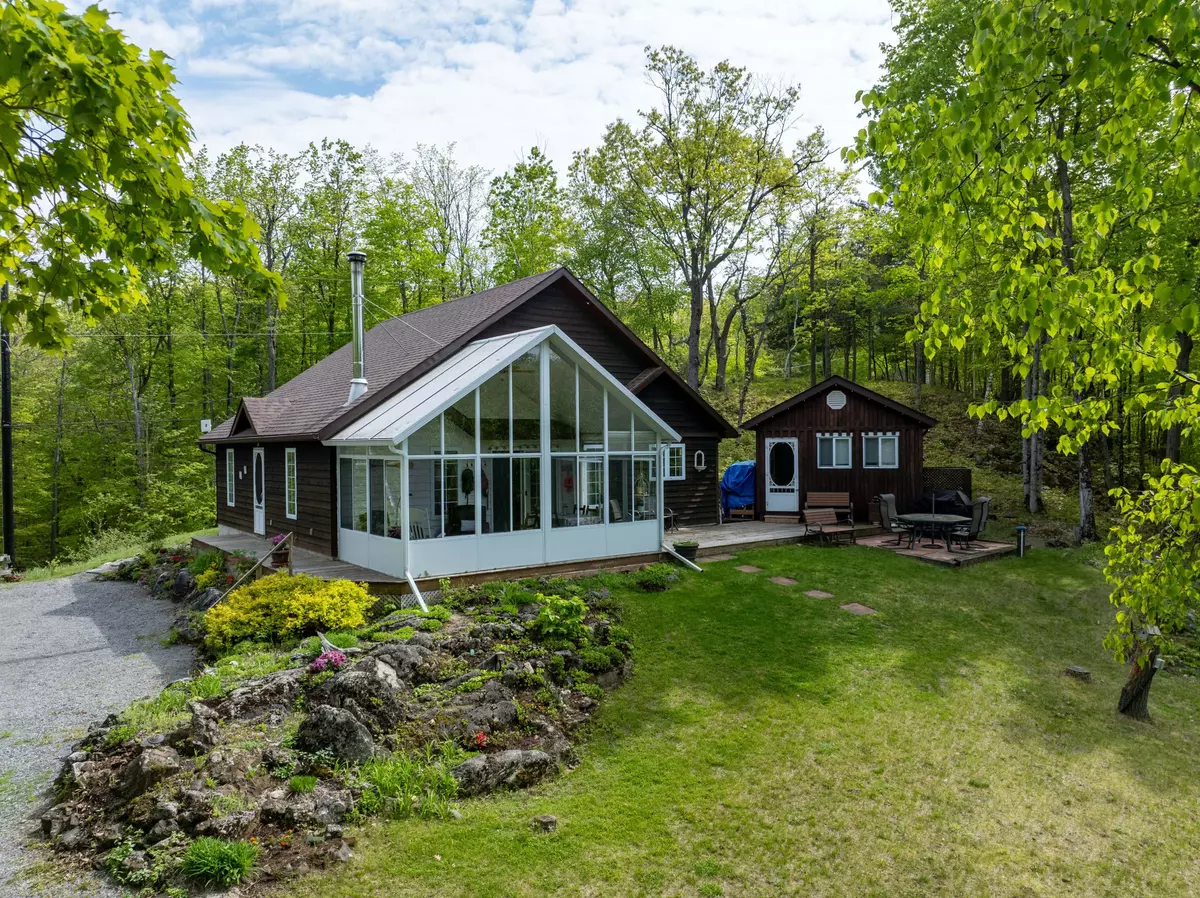 Frontenac, ON K0H 1W0,21C Swain LN