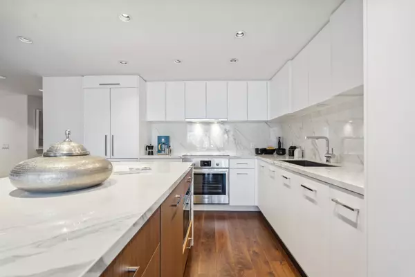 Toronto C02, ON M4V 2L1,1 Benvenuto PL #123
