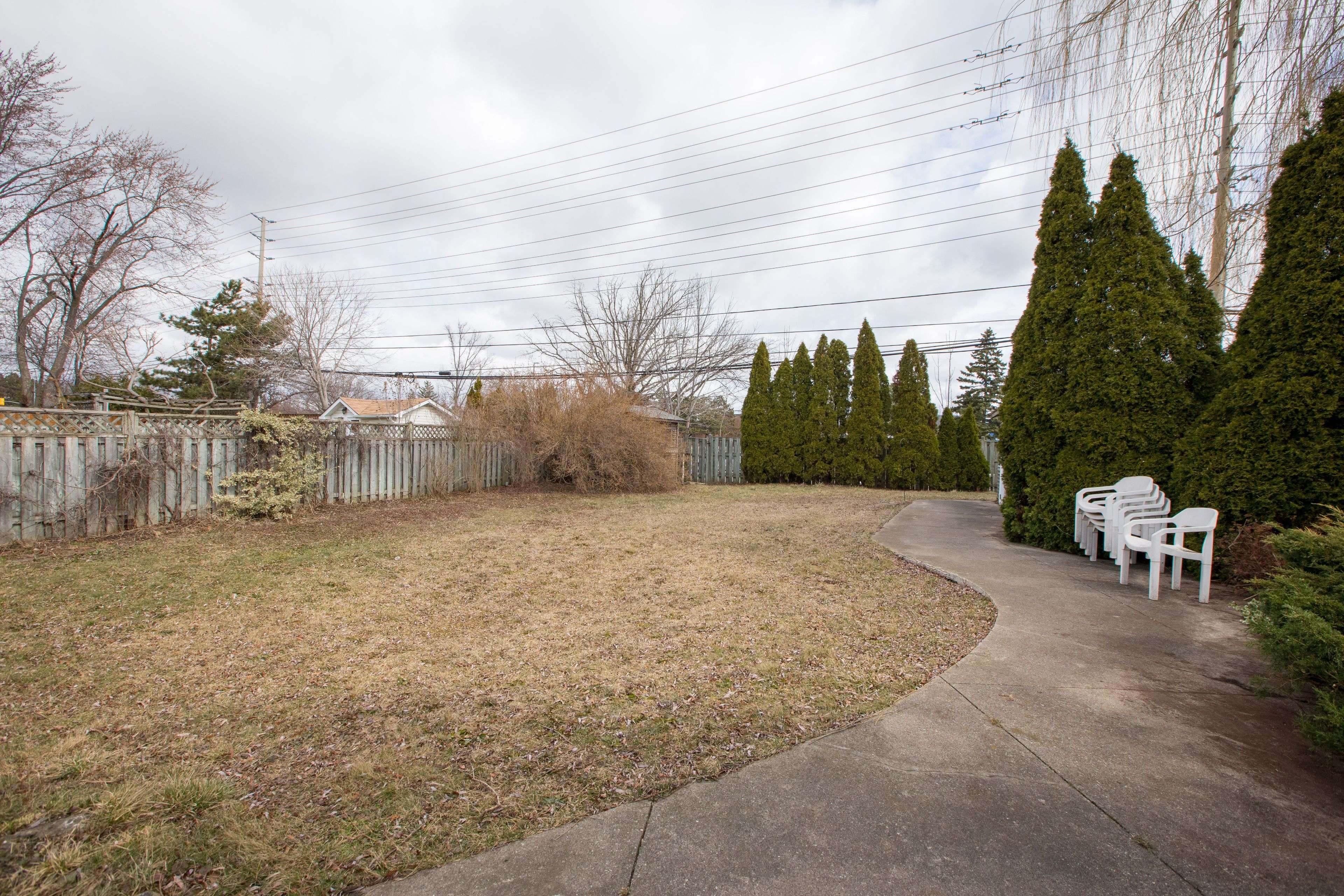 Mississauga, ON L5C 1Z1,3233 Ibbetson CRES
