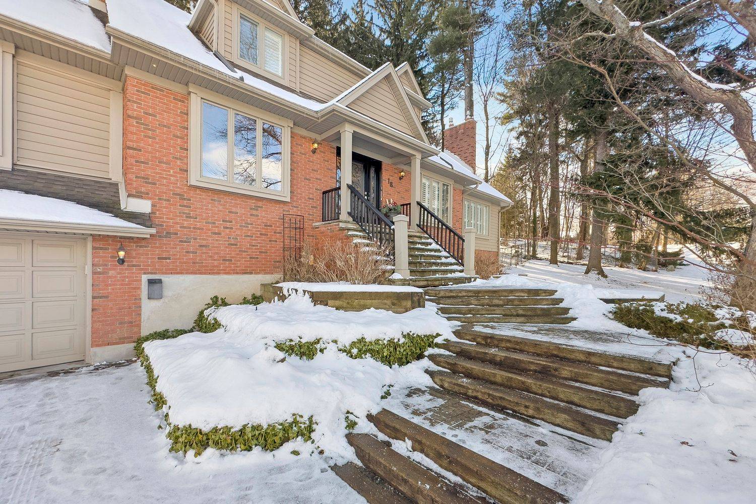 Hamilton, ON L9G 3R7,18 Stonegate DR