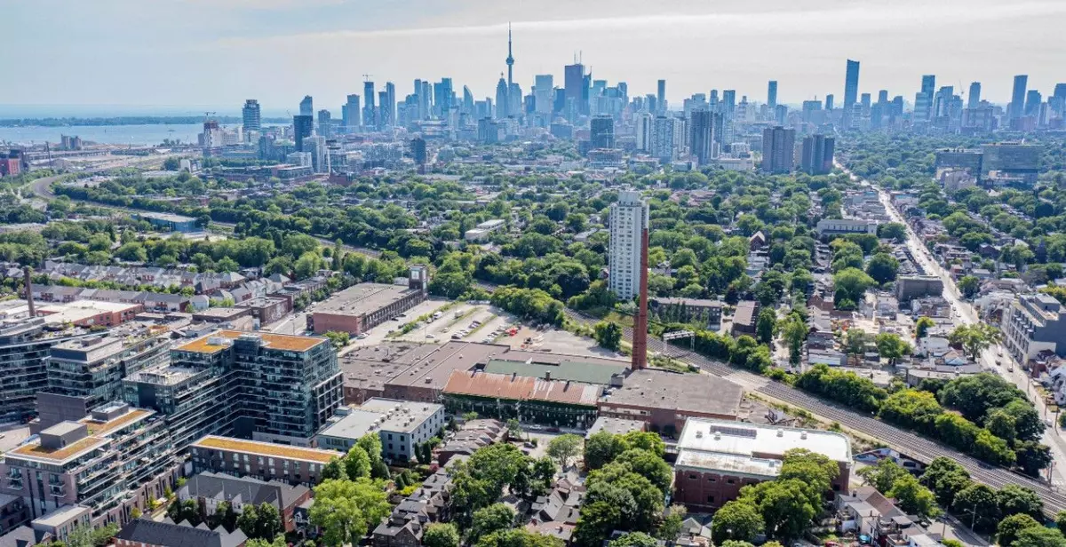 Toronto E01, ON M4M 2T4,388 Carlaw AVE #100