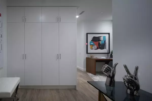 Toronto C10, ON M4S 0E1,71 Redpath AVE #PH05