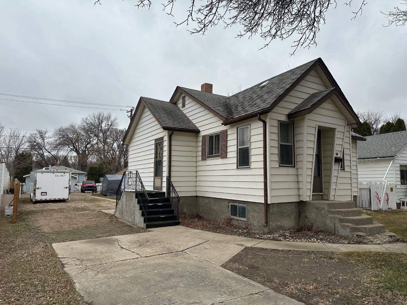 Medicine Hat, AB T1A 6K4,63 3 ST NW
