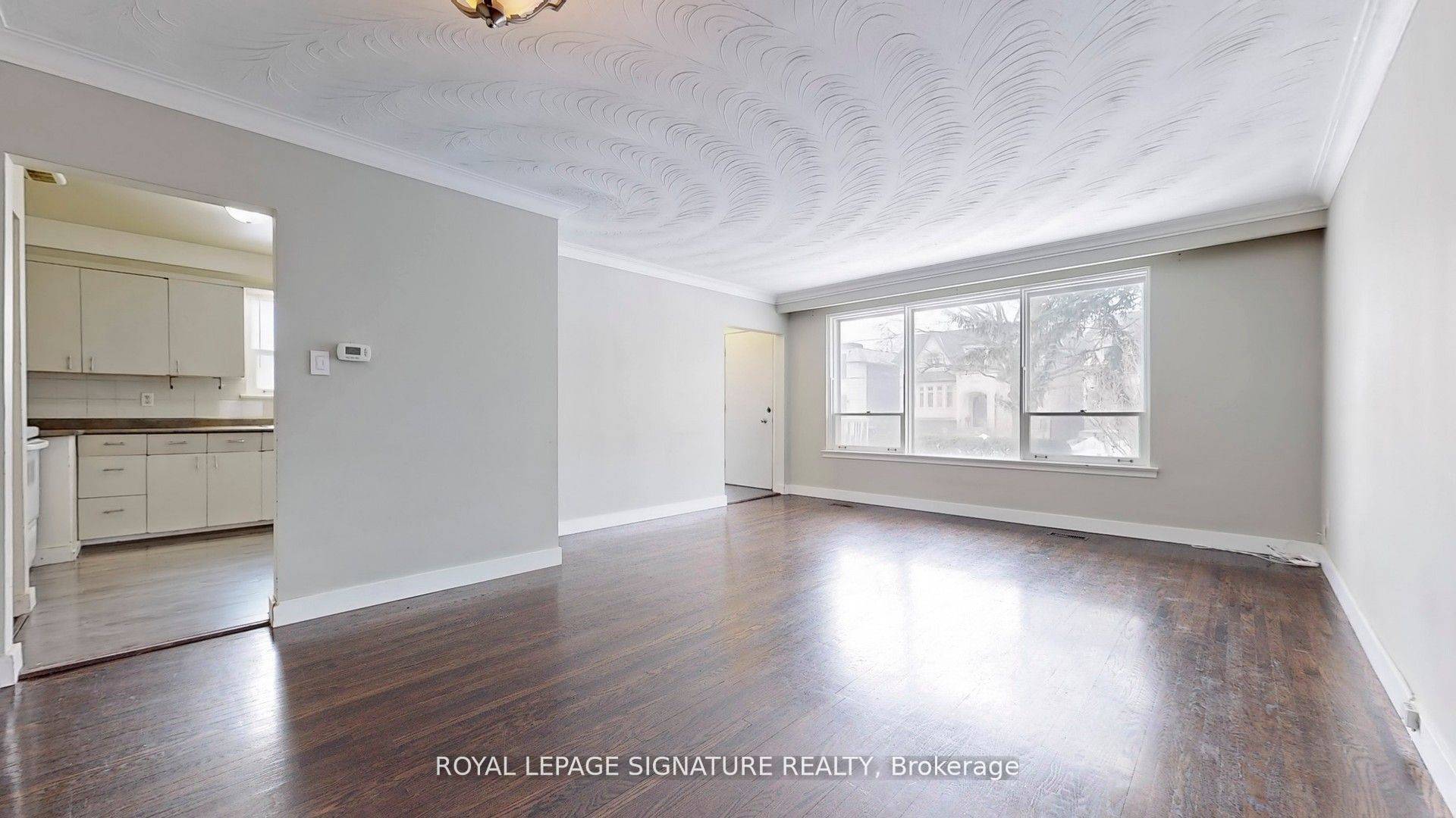 Toronto C14, ON M2M 2K1,82 Northwood DR