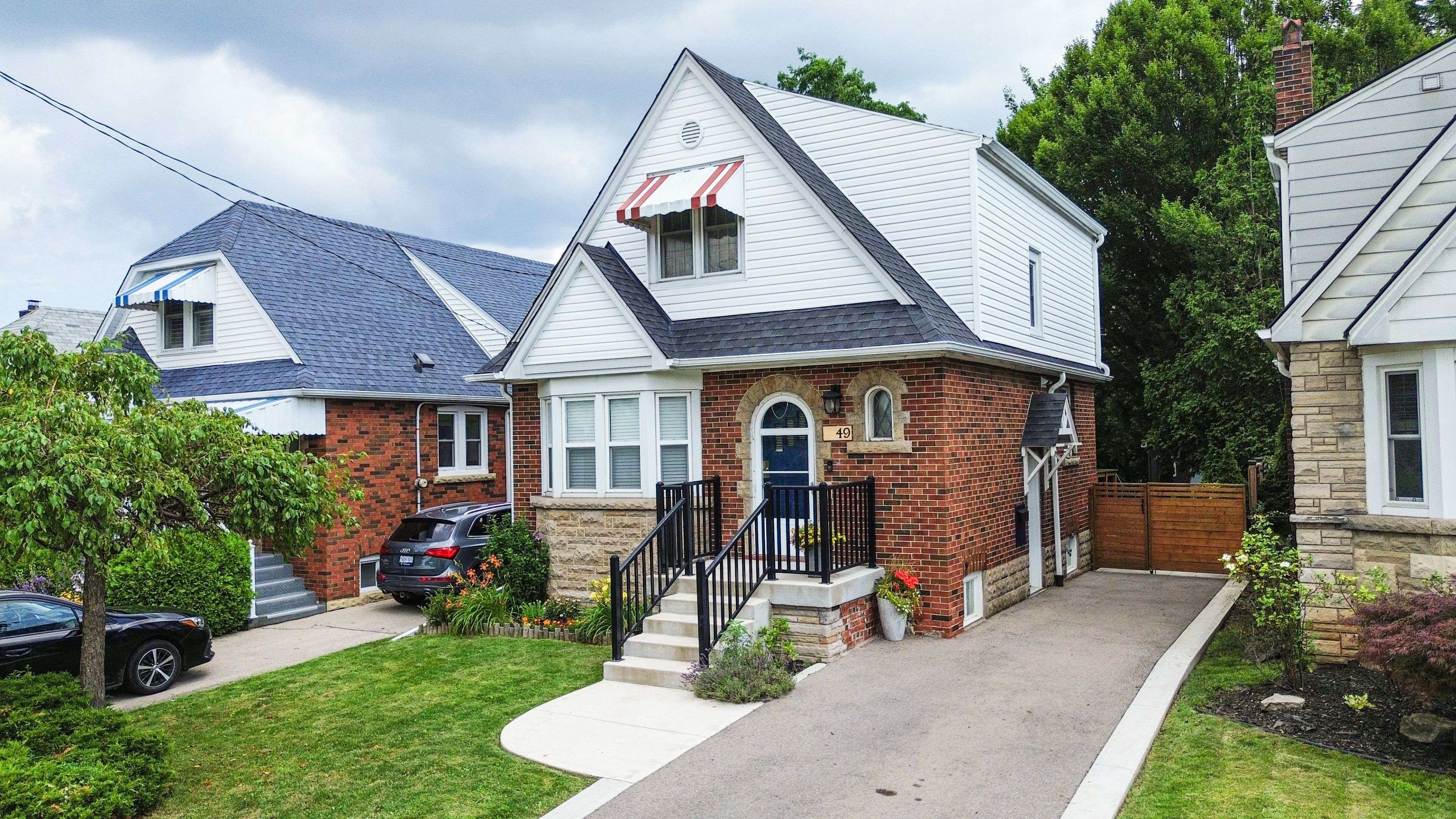 Hamilton, ON L8K 2Y1,49 Barons AVE S