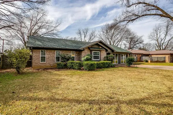 2514 Aberdeen Drive,  Arlington,  TX 76015