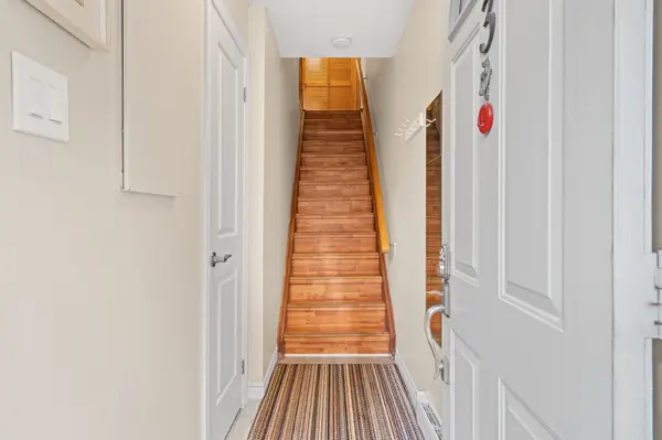 Barrie, ON L4N 6Z1,15 Meadow LN #3