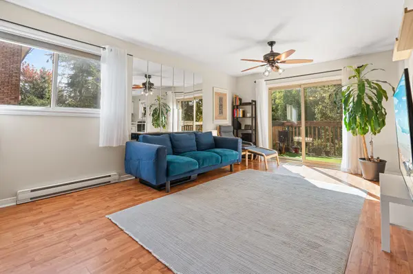 Barrie, ON L4N 6Z1,15 Meadow LN #3