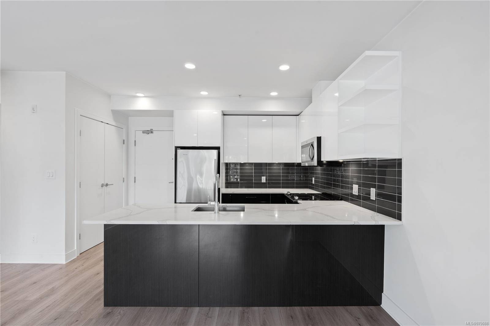 Langford, BC V9B 0S7,1311 Lakepoint Way #305