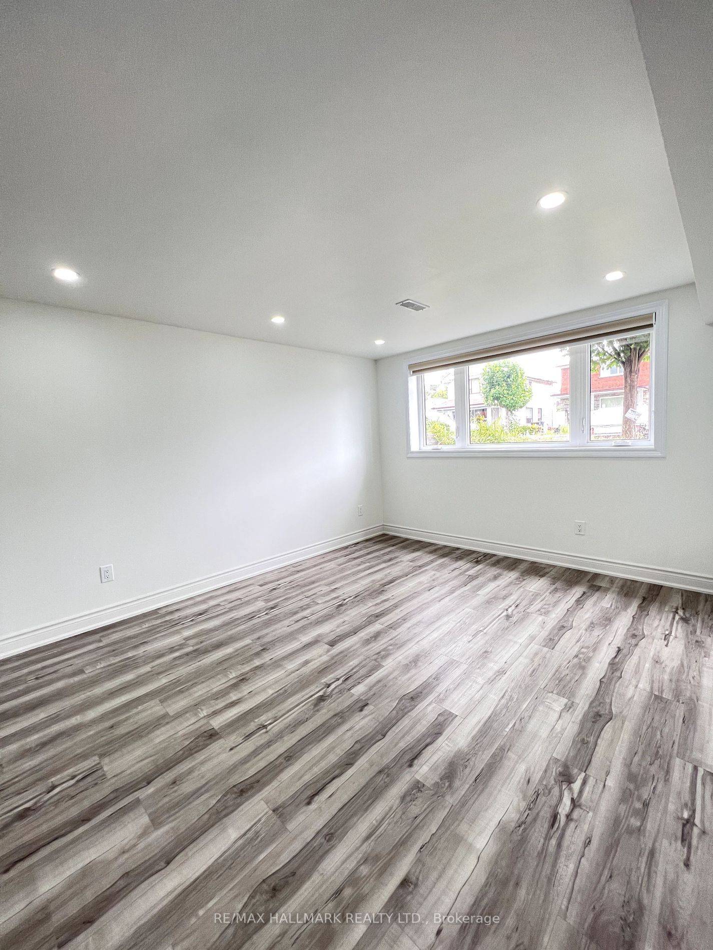 Toronto W03, ON M6M 1P5,20 Holwood AVE #1