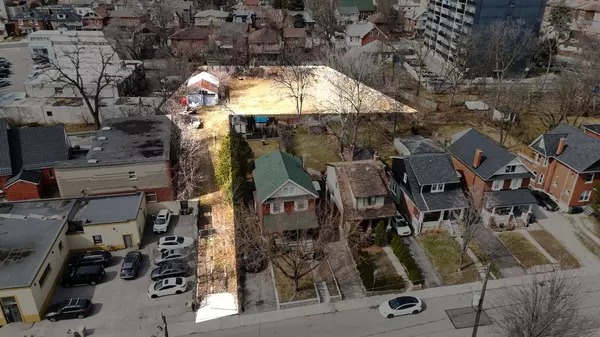 Toronto W04, ON M9N 1M1,2A Fern AVE