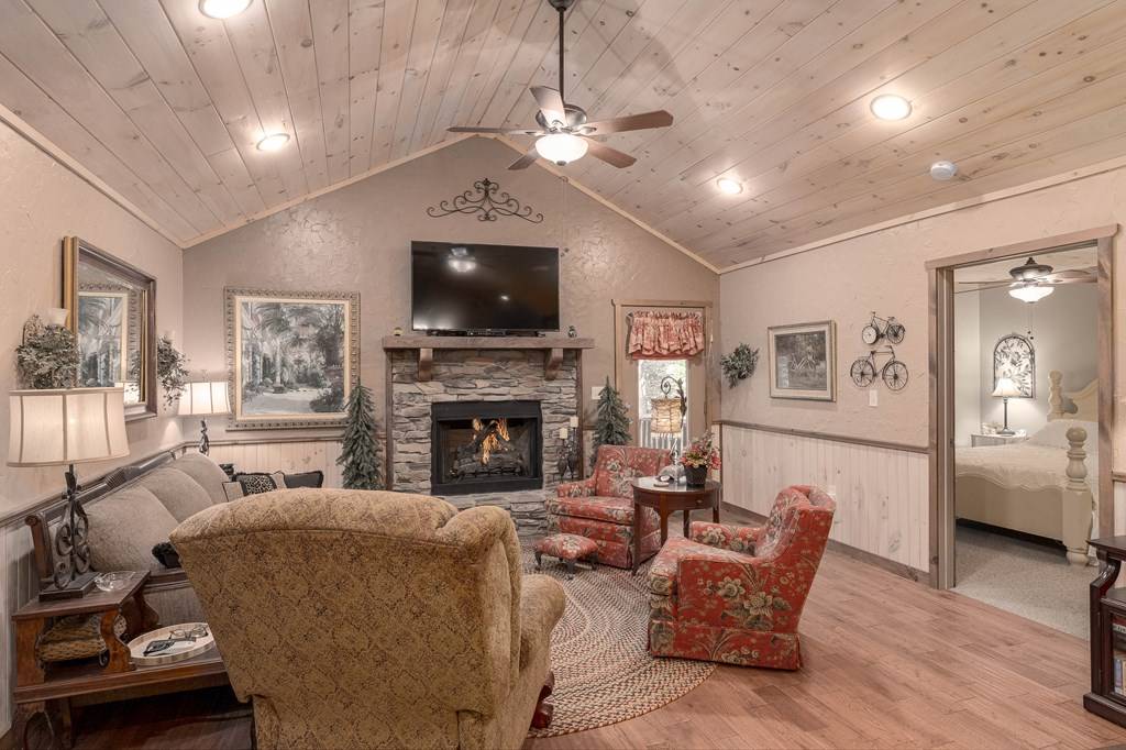 Blue Ridge, GA 30513,337 Branch Creek Road