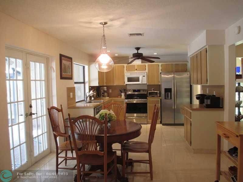 Coral Springs, FL 33071,895 NW 108TH LN