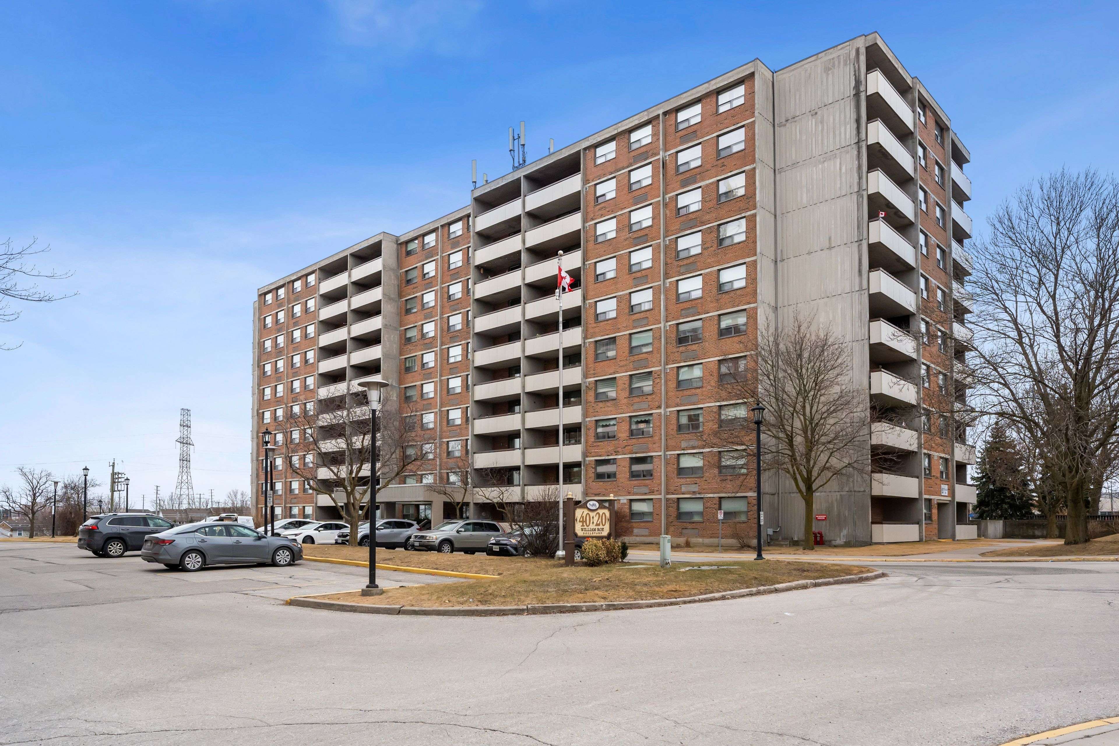 Newmarket, ON L3Y 5V6,20 William Roe BLVD #307