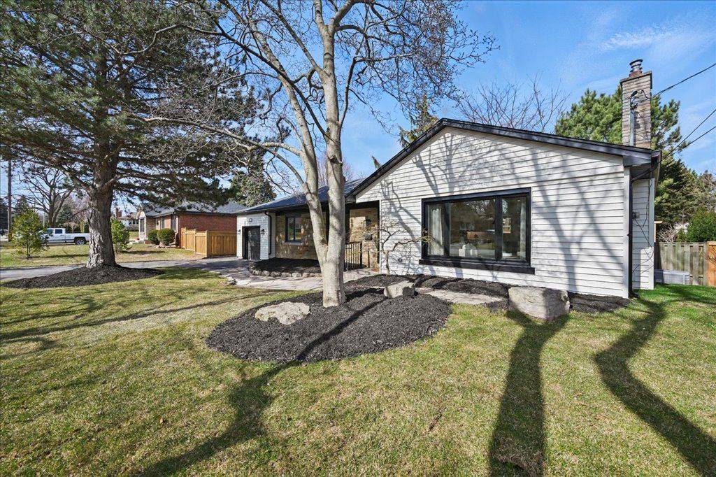 Burlington, ON L7T 3A8,869 CONDOR DR