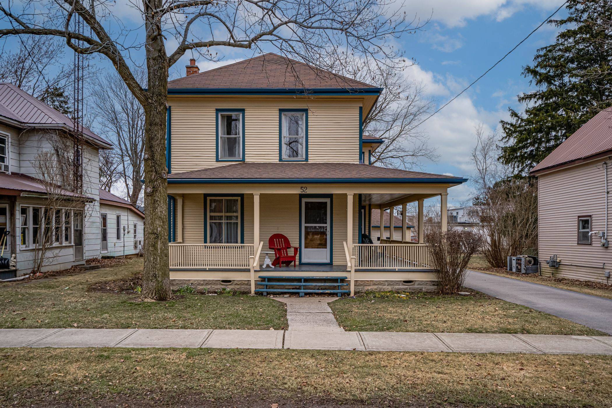 Norfolk, ON N0E 1M0,52 Ellis ST